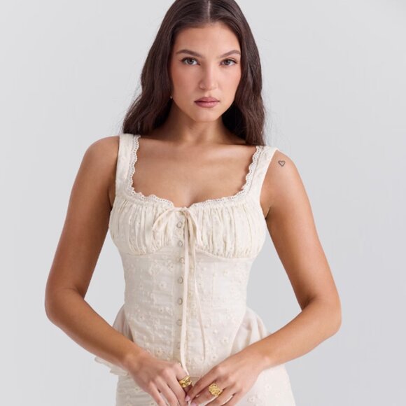 HOUSE OF CB 'Jean' Vintage Cream Cotton Broderie Anglais Peplum Top NWOT - Picture 4 of 9